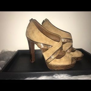 💯% Auth Tory Burch Brown Platform Suede Heels